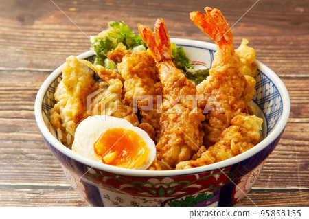 米飯和油炸魚碗 95853155