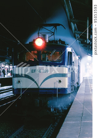 Railway JNR JR Train EF58 Gohachi Baggage Kyoto Winter Steam 95853593