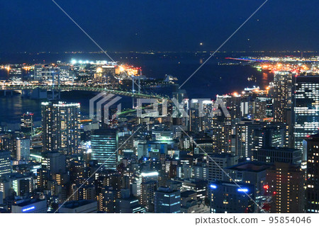 View of Rainbow Bridge from Tokyo Tower 95854046
