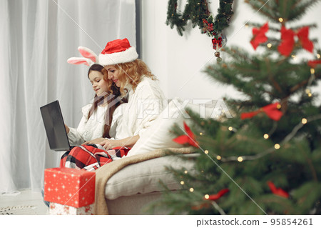 Mother with little daughter at home Mother with little daughter at home 95854261