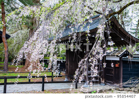 Kakunodate Bukeyashiki Street in Semboku City, Akita Prefecture ~Kakunodate Birch Crafts Tradition Museum~ Kakunodate Bukeyashiki Street in Semboku City, Akita Prefecture ~Kakunodate Birch Crafts Tradition Museum~ 95854407