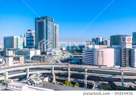 Cityscape of Yokohama, Japan View of Yokohama Station, Yokohama Bay Quarter, Sogo Yokohama store, etc. 95854456