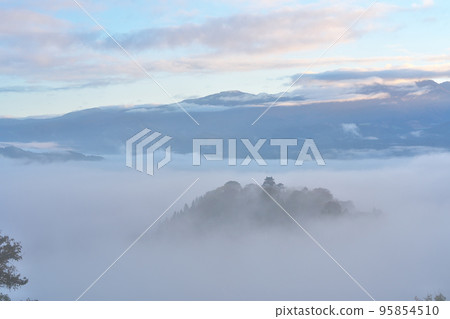 天空中的城堡越前小野城堡 天空中的城堡越前小野城堡 95854510