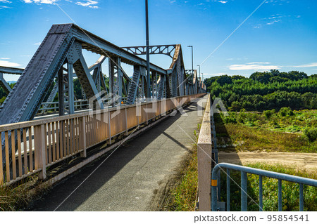 Izumi Ohashi bridge with Gelber truss structure over the Kizu River in Kyoto Prefecture 95854541