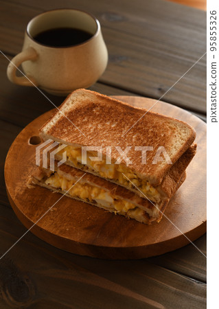 egg hot sandwich 95855326