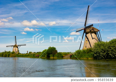 Tranquil view of windmills at Kinderdijk, Netherlands 95855639
