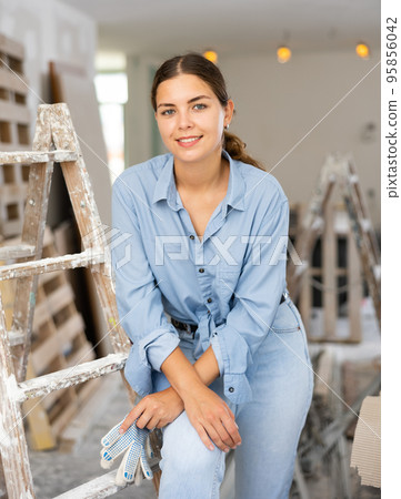 Portrait of woman worker standing in apartment 95856042