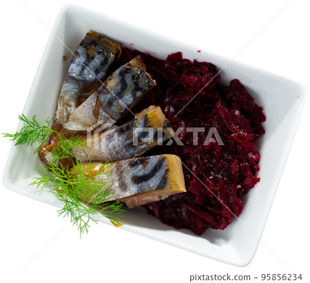 Smoked mackerel served with grated beetroot Smoked mackerel served with grated beetroot 95856234