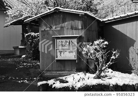 hydrant hut hydrant hut 95856323