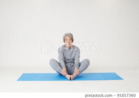 Senior woman stretching 95857360