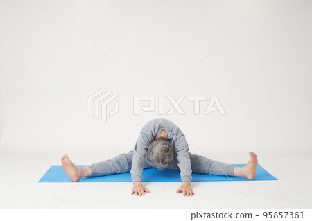 Senior woman stretching 95857361