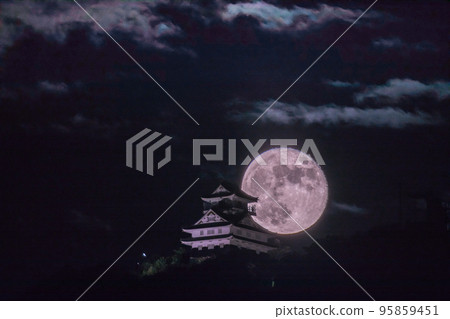 滿月的岐阜天守閣 95859451