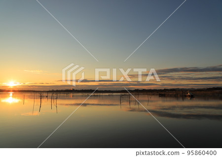 Sunrise scenery of Lake Inba 95860400