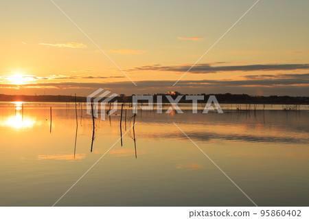 Sunrise scenery of Lake Inba Sunrise scenery of Lake Inba 95860402