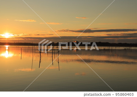 Sunrise scenery of Lake Inba Sunrise scenery of Lake Inba 95860403