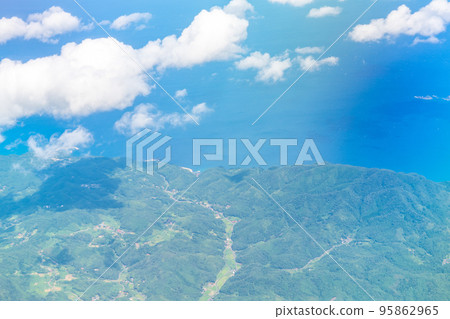 Noto Peninsula seen from an airplane 95862965