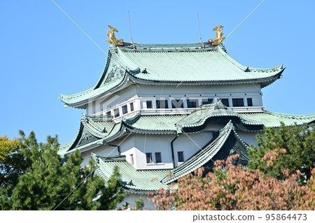 Nagoya castle in autumn Nagoya castle in autumn 95864473