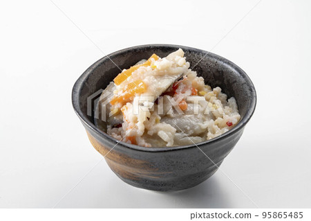 Delicious rice sushi Delicious rice sushi 95865485