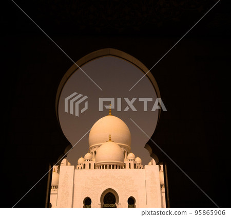 Interior view to Sheikh Zayed Mosque, Abu-Dhabi, UAE Interior view to Sheikh Zayed Mosque, Abu-Dhabi, UAE 95865906