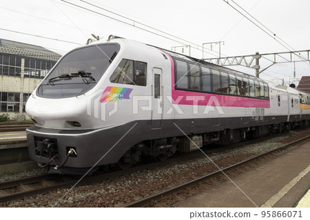 Kiha 183 series 5200s North Rainbow Express Kiha 183-5201 95866071