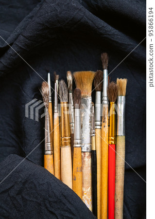 Artist paintbrushes. Artistic brushes, closeup. 95866194
