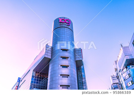 Tokyo cityscape in Japan Halo production. For the first time in 3 years, on the day of Shibuya Halloween without a request to refrain from self-restraint. Seeing Shibuya 109 etc. = 31st 95866389