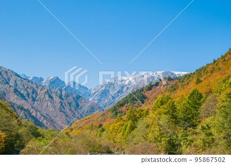 從南俁川眺望福井湯島[北曇郡白馬村] 95867502