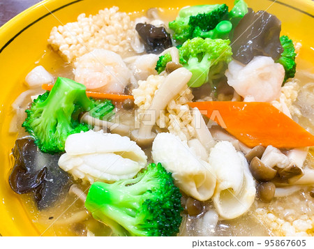 Chinese Sichuan cuisine, seafood pot tomo (seafood rice) 95867605