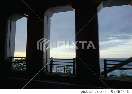 Disturbing sky 95867708