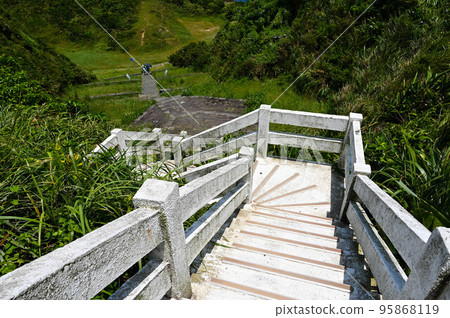 無憂谷,基隆,台灣,白色樓梯 無憂谷,基隆,台灣,白色樓梯 95868119