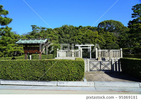 Hanzei Emperor Tomb (Sakai City, Osaka Prefecture) 95869181
