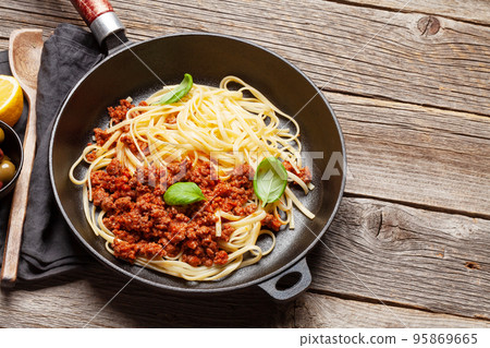 Italian spaghetti bolognese Italian spaghetti bolognese 95869665