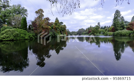 English autumn with Sheffield lake - Uckfield, UK English autumn with Sheffield lake - Uckfield, UK 95869715