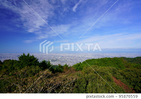 Autumn morning, the Osaka Plain seen from the observatory where the bell rings 95870559