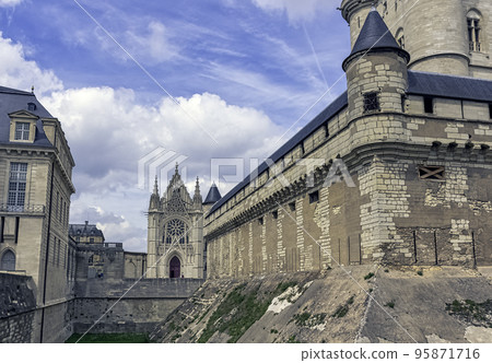 French royal fortress in the town of Vincennes 95871716