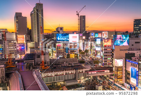 Tokyo cityscape in Japan Halo production. Shibuya Halloween “Frenzy” without request for self-restraint for the first time in 3 years = 31st Tokyo cityscape in Japan Halo production. Shibuya Halloween “Frenzy” without request for self-restraint for the first time in 3 years = 31st 95872298