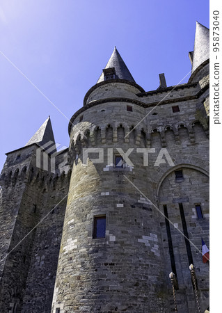 Medieval castle in the town of Vitre, France Medieval castle in the town of Vitre, France 95873040