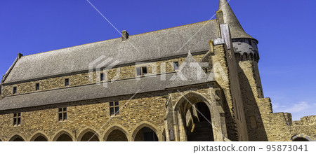 Medieval castle in the town of Vitre, France Medieval castle in the town of Vitre, France 95873041