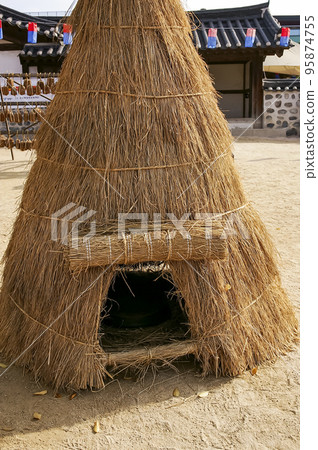 Namsangol Hanok Village Namsangol Hanok Village 95874755