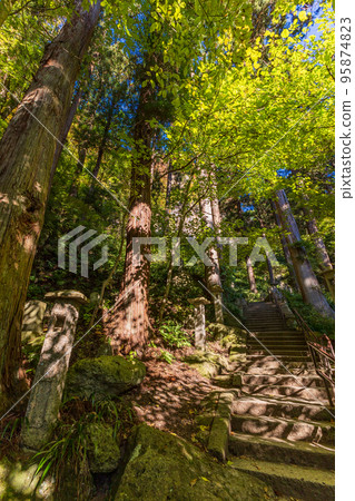 (Yamagata Prefecture) Autumn mountain temple (Ritsushakuji) stone steps leading to the approach (Yamagata Prefecture) Autumn mountain temple (Ritsushakuji) stone steps leading to the approach 95874823