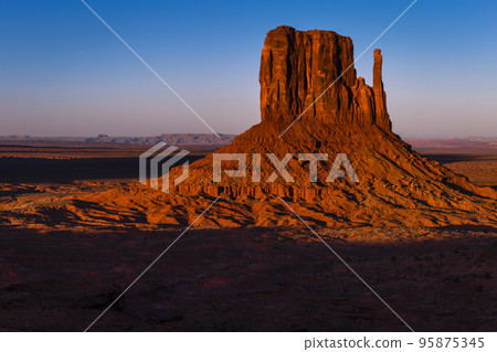 The Mittens, buttes in Monument Valley at sunrise, Arizona and Utah, USA 95875345