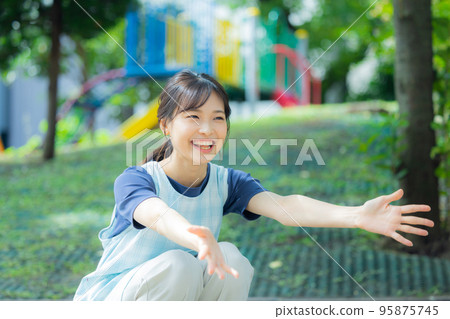 Nursery teacher park 95875745