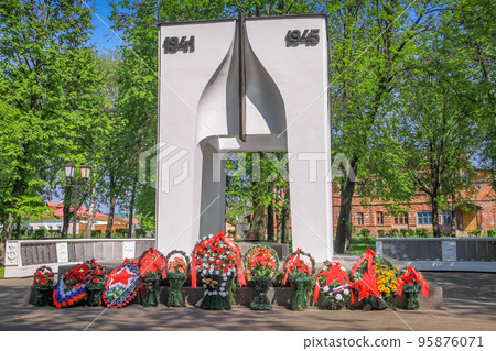 Eternal flame of the unknown soldier of Great Patriotic War in Suzdal, Russia 95876071