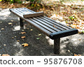 公園的長椅上 95876708