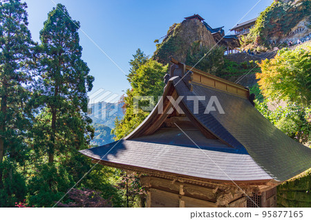 (Yamagata Prefecture) Risshakuji Temple (Yamadera) on Mt. Houshu in autumn, Kaisando and Nokyodo on the cliff 95877165