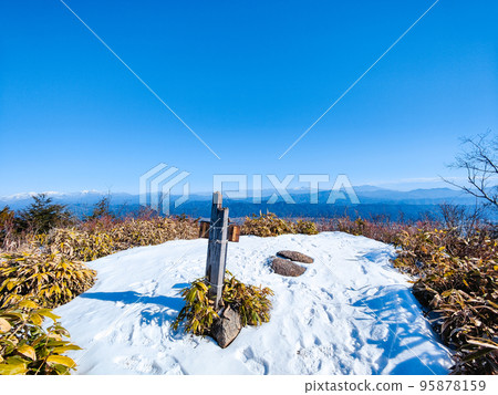 Climbing Mt. Kuwanomine in early winter (mountain) 95878159