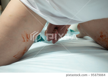 Child birth process, obstetricians supporting female, natural labour 95879864