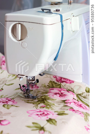 Modern sewing machine and item of clothing 95880736