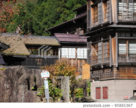 Hoshi Onsen and Chojukan in autumn Hoshi Onsen and Chojukan in autumn 95881367