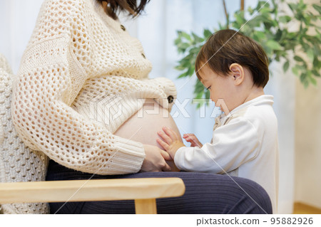 Pregnant woman maternity brother full term Pregnant woman maternity brother full term 95882926
